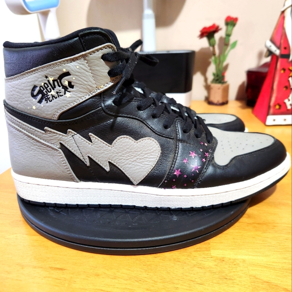 SEEING DEAD PEOPLE DEAD STARS 1s SNEAKERS.